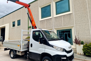 Iveco daily 35/18 2018 con gru