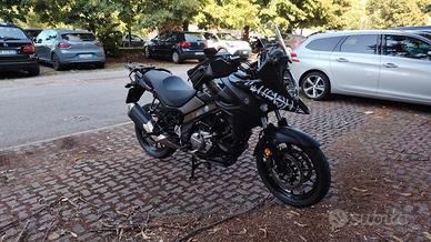Suzuki V-Strom 650 nero Dubai 