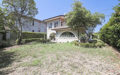 ELEGANTE VILLA INDIPENDENTE CON PARCO - SAN LORENZ