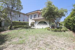 ELEGANTE VILLA INDIPENDENTE CON PARCO - SAN LORENZ