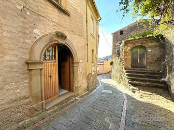 Casa indipendente di 150 m² con 5 locali e box aut