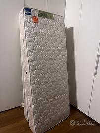 Due materassi singoli a molle, ortopedici