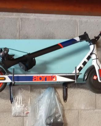 monopattino Aprilia 