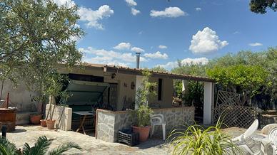 Rustico con 700 mq di terreno