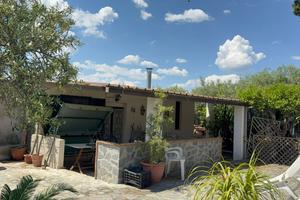 Rustico con 700 mq di terreno