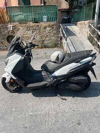 Scooter sym joymax Z+ 300