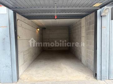 Ampio garage box - san donato milanese centro