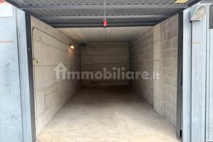 Ampio garage box - san donato milanese centro