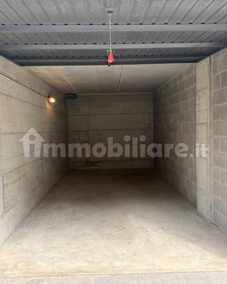 Ampio garage box - san donato milanese centro