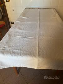 Tovaglie di tela tessute a mano