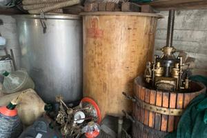 Attrezzatura per svuotamento cantina