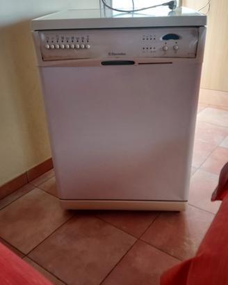 Lavastoviglie electrolux  