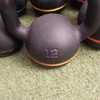 Kettlebell e manubri gommati