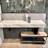 Top bagno sospeso con lavabo effetto marmo bianco