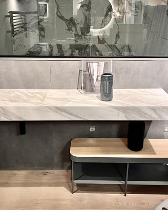 Top bagno sospeso con lavabo effetto marmo bianco