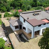 VILLA A SCHIERA D'ANGOLO A VALMONTONE