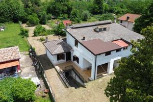 VILLA A SCHIERA D'ANGOLO A VALMONTONE
