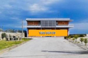 Appartamento + locali vari + box auto, vari usi