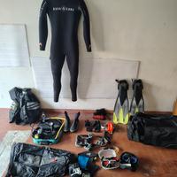 Attrezzatura completa per immersioni subacque.