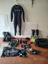 Attrezzatura completa per immersioni subacque.