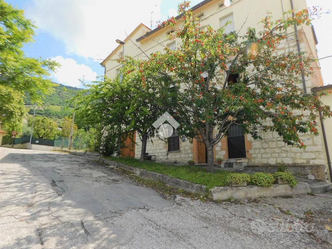 6 LOCALI A GUBBIO - View 3
