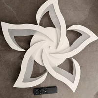 Plafoniera LED moderna a forma di fiore