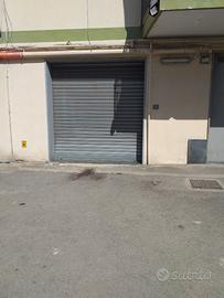 Garage poggio s. antonio con accesso su cortile