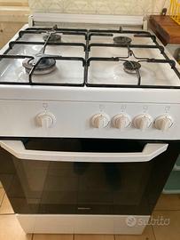 Cucina a gas Beko 4 fuochi con forno bianca