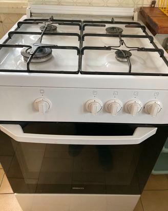 Cucina a gas Beko 4 fuochi con forno bianca