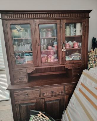 Credenza da cucina in legno. 