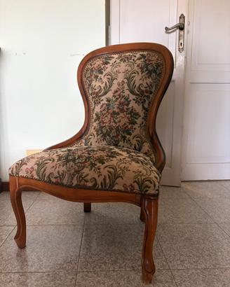 Poltroncina bassa imbottita