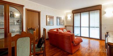 Appartamento di 92 m² con 3 locali e box auto a Mi