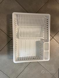 Scolapiatti e posate in plastica