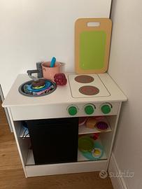 Cucina giocattolo con accessori