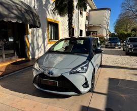 Toyota Yaris Hybrid "GREY EDITION"