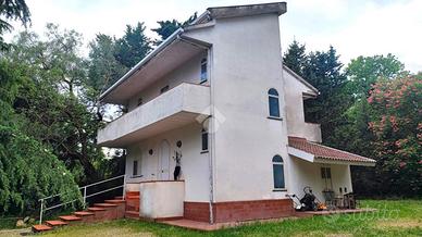 CASA INDIPENDENTE A MONTECORVINO ROVELLA