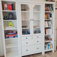 Mobile Hemnes Ikea - vetrinetta e librerie