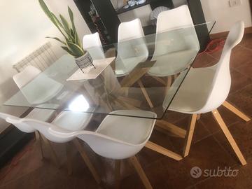 Tavolo con sedie