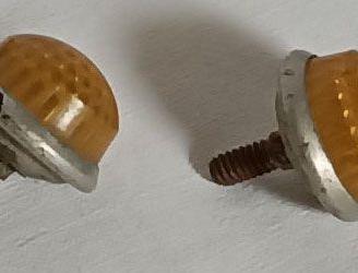 2 indicatori laterali (luci frecce) gialli