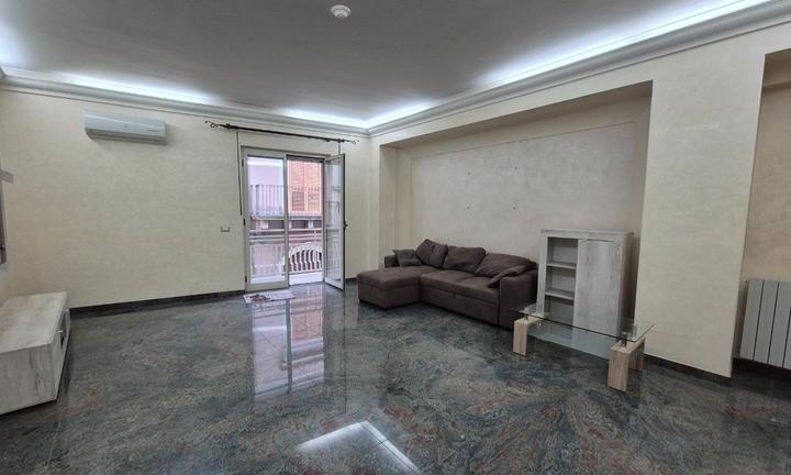 Ampio appartamento arredato con terrazza