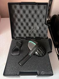 AKG d-112