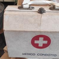 Cassetta medico giocattolo d epoca vintage