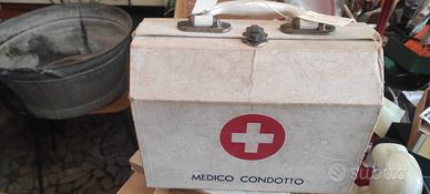 Cassetta medico giocattolo d epoca vintage