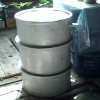 Fusti da carburante durante la guerra