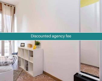 Stanza in appartamento di 160 m² a Bologna