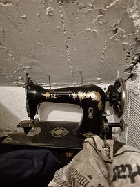 Macchina da cucire Singer vintage da collezione