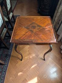 Tavolino intarsiato in stile Lui XV — con cassetto