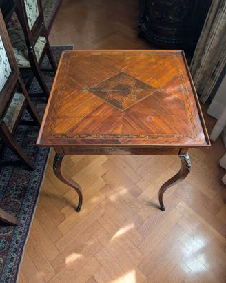 Tavolino intarsiato in stile Lui XV — con cassetto