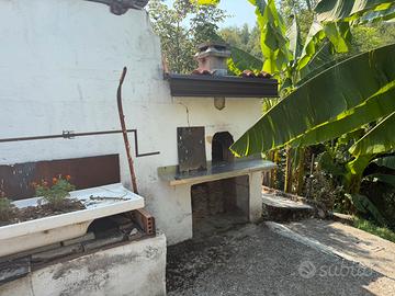 Splendido rustico immerso nel verde