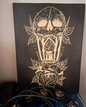 Tavola intagliata a mano skull